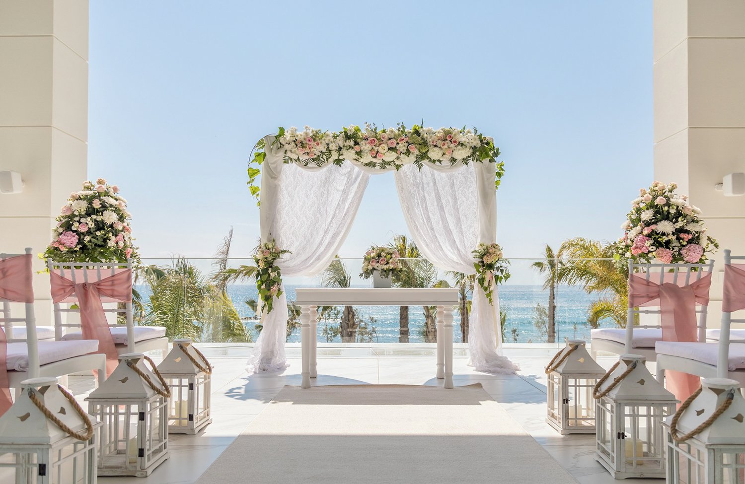 //www.jet2holidays.com/-/media/assets/wedding custom overviews/amavi - made for two/pfo_74953_amavi_-_madefortwo_hotels_0725_03_689x448.jpg